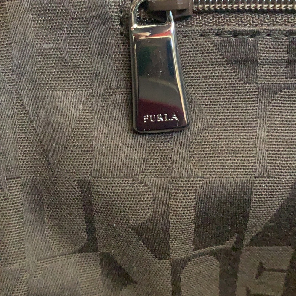 👏👏 HOST PICKS .. 🎉🎉🎉 FURLA handbag - Picture 8 of 10